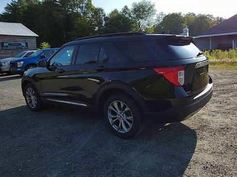 Used 2022 Ford Explorer XLT w/ Equipment Group 202A image 6