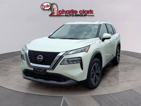 Used 2023 Nissan Rogue SV w/ SV Premium B Package FWD image 1