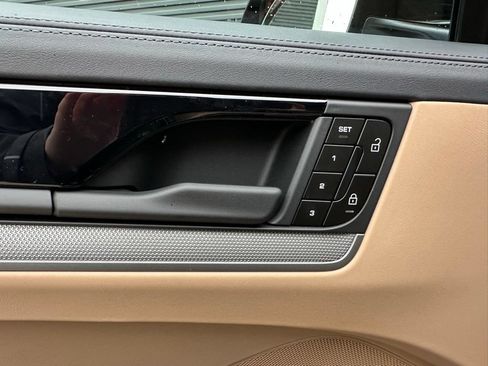 Used 2026 Porsche Cayenne E-Hybrid AWD/4WD image 20