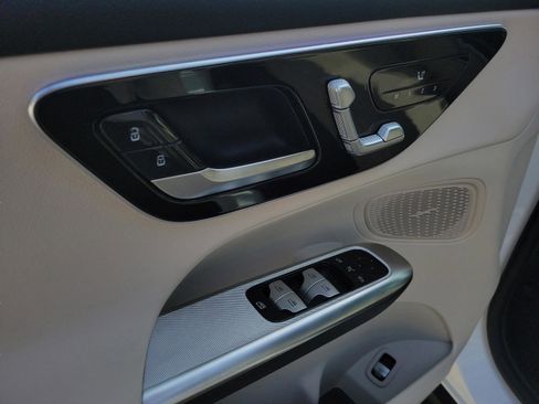 Certified 2025 Mercedes-Benz GLC 300 image 17