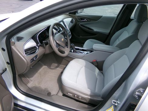Used 2018 Chevrolet Malibu Hybrid FWD image 9