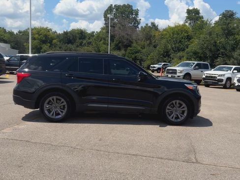 Used 2023 Ford Explorer XLT w/ Equipment Group 202A RWD image 9