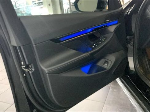 Used 2024 BMW i5 eDrive40i w/ M Sport Package RWD image 10