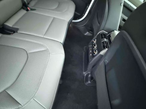 Used 2025 Land Rover Defender 110 X-Dynamic SE AWD/4WD image 75