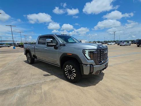 Used 2024 GMC Sierra 2500 Denali Ultimate AWD/4WD image 2