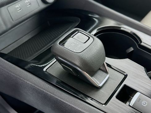 Used 2025 Nissan Rogue SV FWD image 24