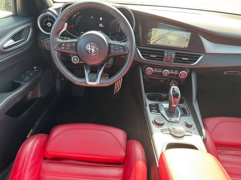 Used 2024 Alfa Romeo Giulia Veloce image 21