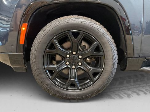 Used 2024 Jeep Wagoneer Series II AWD/4WD image 55