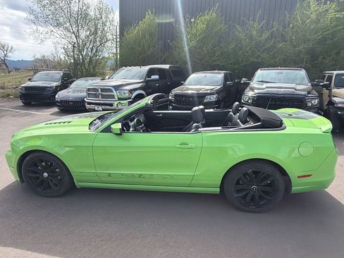 Used 2013 Ford Mustang GT Premium w/ Electronics Pkg RWD image 11