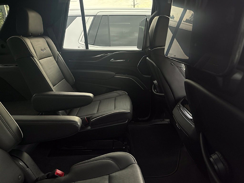 Used 2023 Cadillac Escalade Premium Luxury w/ Performance Package AWD/4WD image 5