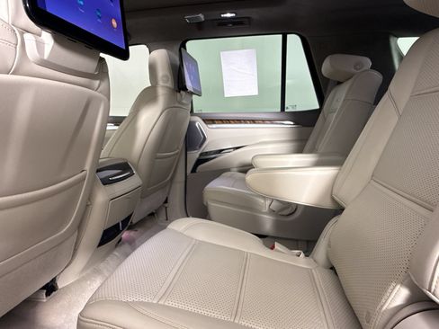 Used 2025 Cadillac Escalade Premium Luxury Platinum AWD/4WD image 21