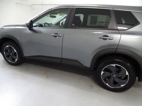 Used 2024 Nissan Rogue SV AWD/4WD image 18