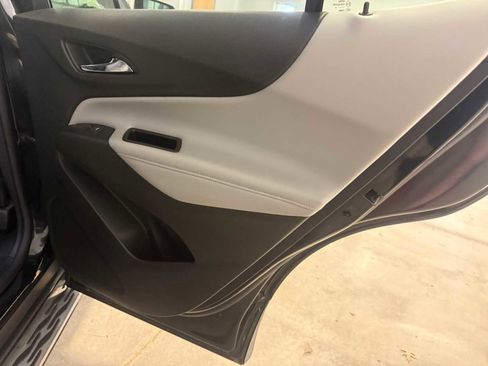 Used 2018 Chevrolet Equinox Premier FWD image 26