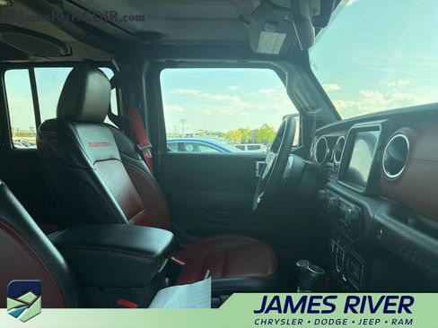 Used 2023 Jeep Wrangler Unlimited Rubicon 4xe image 2