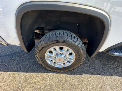 Used 2025 Chevrolet Silverado 2500 LT w/ Convenience Package image 28