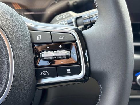 New 2026 Kia Carnival FWD image 24