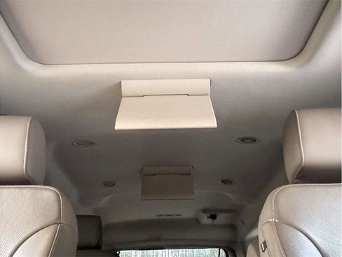 Used 2017 Chevrolet Suburban Premier AWD/4WD image 21