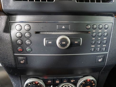 Used 2011 Mercedes-Benz GLK 350 4MATIC image 19