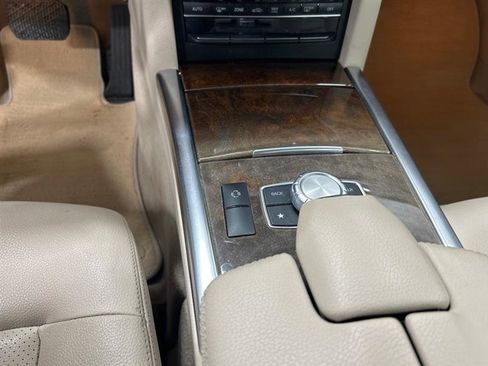 Used 2014 Mercedes-Benz E 350 4MATIC Sedan image 19