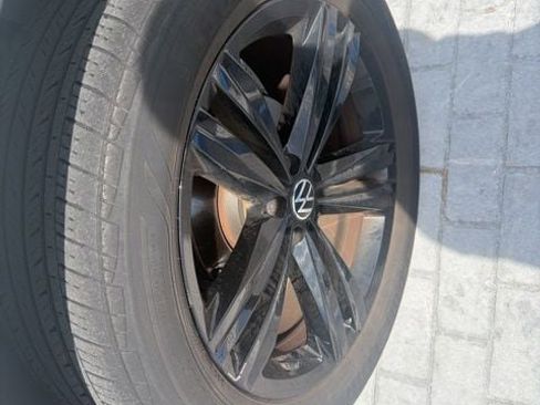 Used 2023 Volkswagen Atlas SEL R-Line AWD/4WD image 6