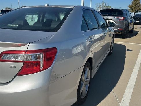 Used 2012 Toyota Camry L image 3