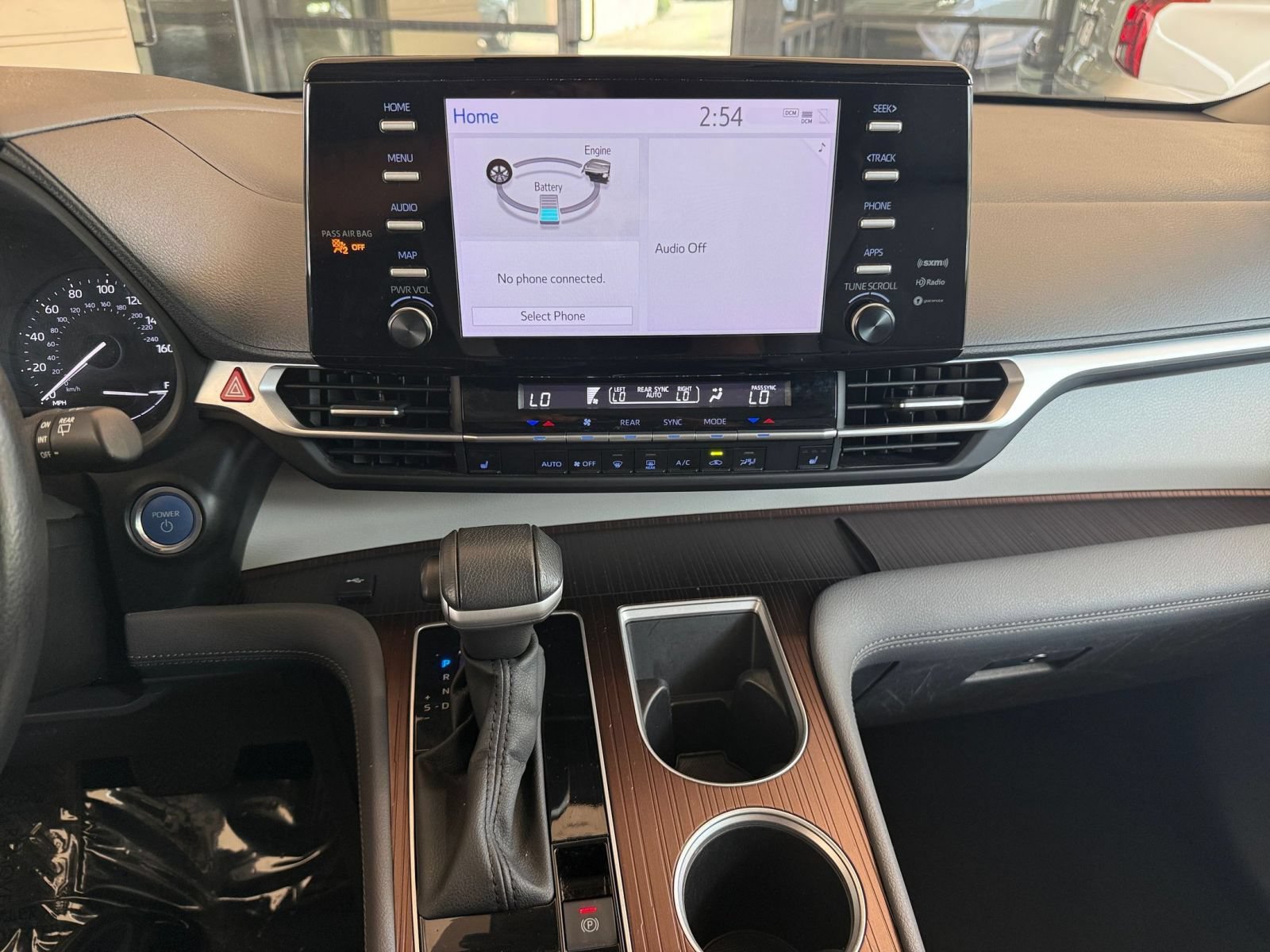 Used 2024 Toyota Sienna XLE FWD image 16