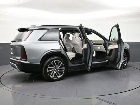 Used 2026 Cadillac Vistiq Luxury AWD/4WD image 32