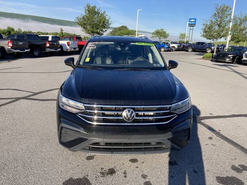 Used 2024 Volkswagen Tiguan SE w/ Panoramic Sunroof Package AWD/4WD image 2