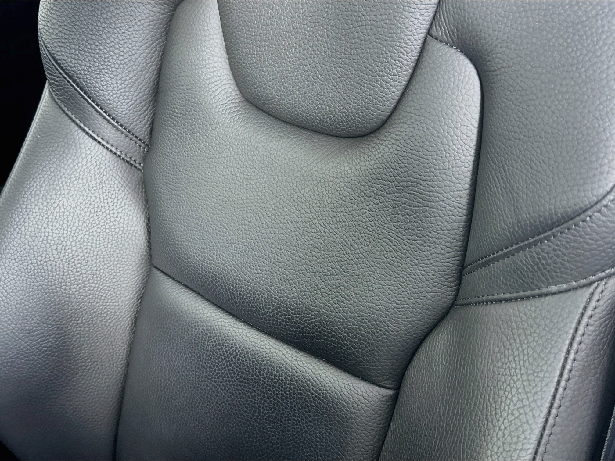 Used 2022 Volvo XC60 B5 Momentum w/ Protection Package Premier FWD image 19