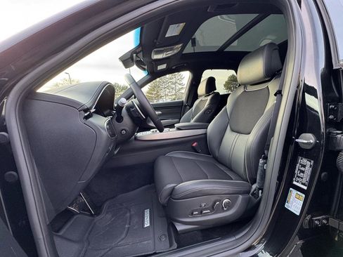 Used 2024 Genesis GV70 2.5T Sport Prestige w/ Sport Prestige Package image 4