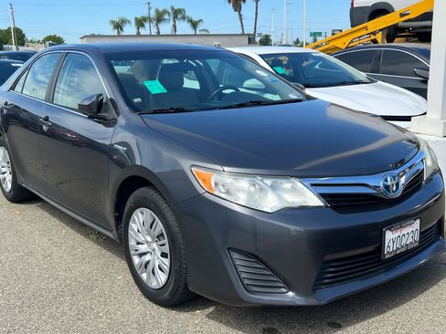Used 2012 Toyota Camry LE FWD image 3