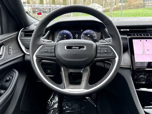 New 2025 Jeep Grand Cherokee Limited w/ Black Appearance Package image 12