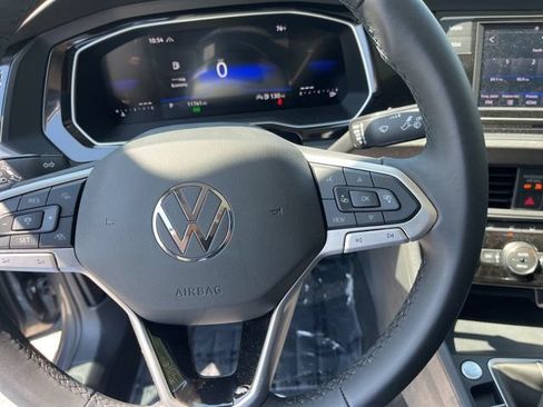 Used 2024 Volkswagen Jetta SE FWD image 19