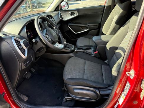 Used 2023 Kia Soul LX w/ LX Technology Package image 14