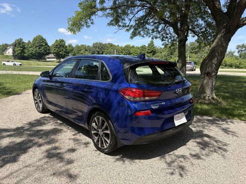 Used 2019 Hyundai Elantra GT FWD image 3