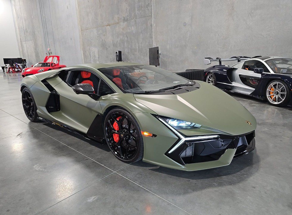 Used 2024 Lamborghini Revuelto AWD/4WD image 1