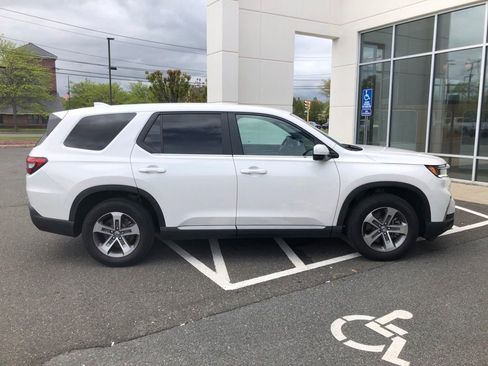 Used 2025 Honda Pilot EX-L image 2