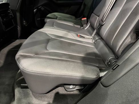 Used 2022 Audi Q8 Premium Plus image 43