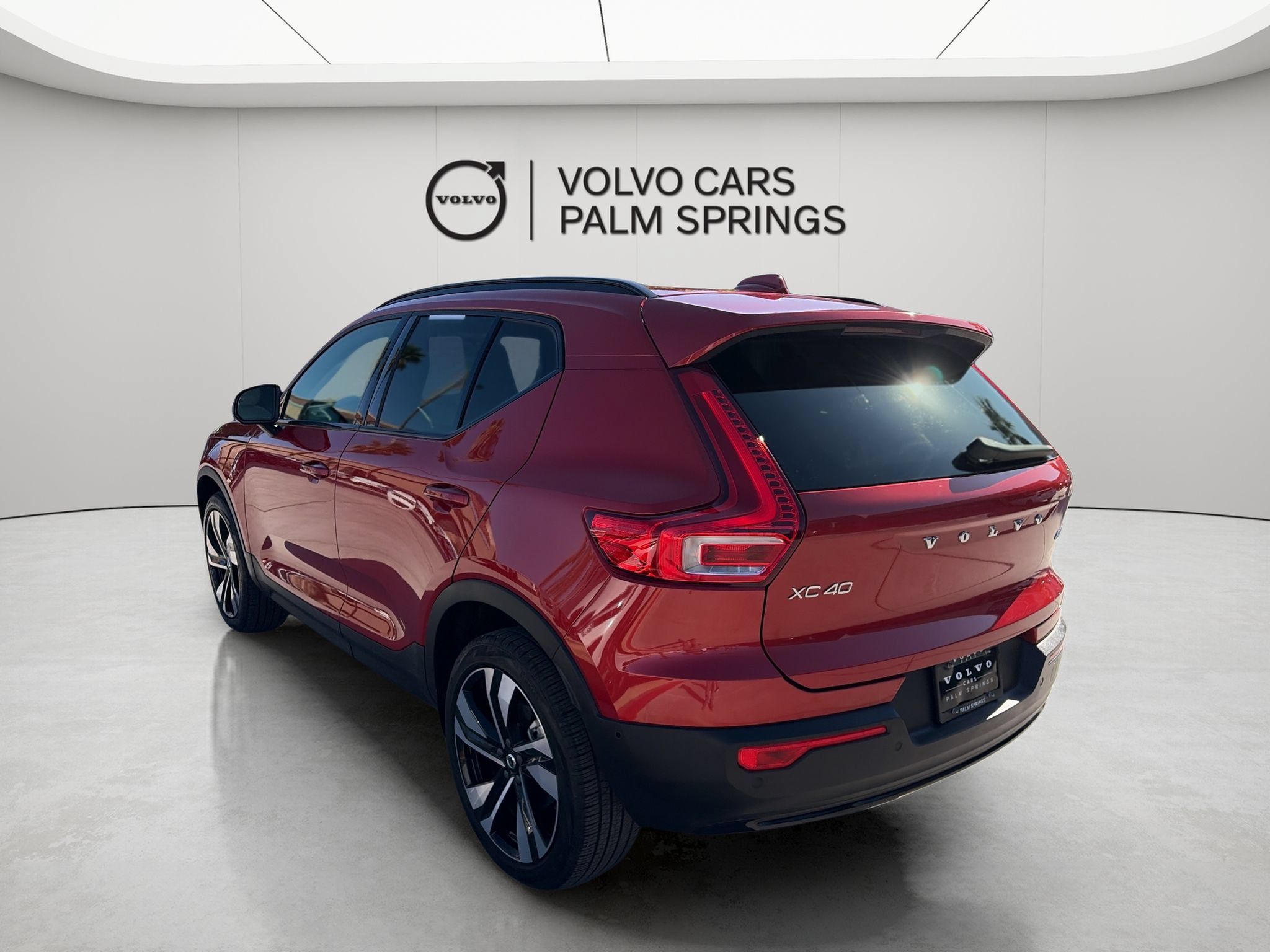 Used 2025 Volvo XC40 B5 Ultra AWD/4WD image 4