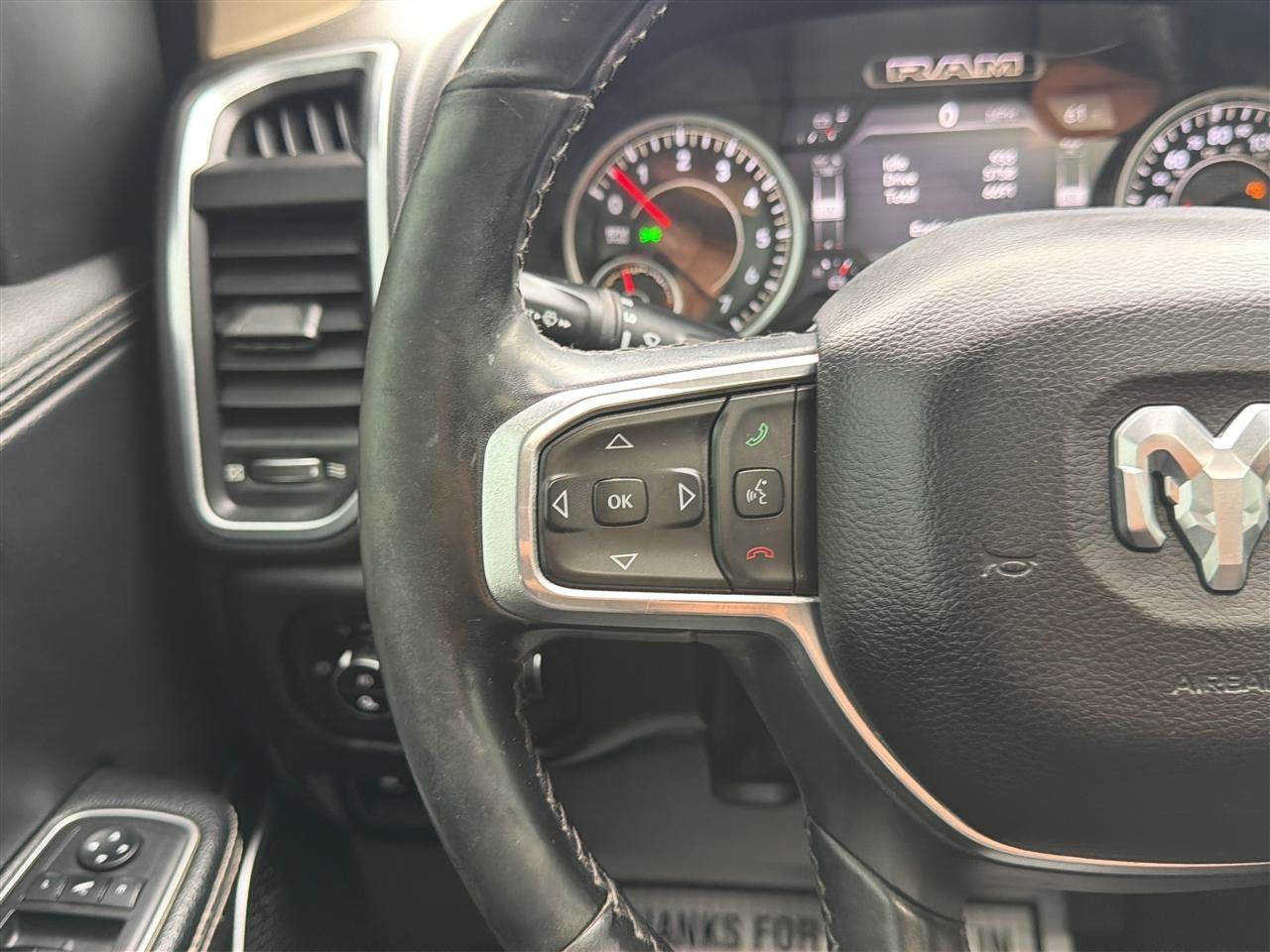 Used 2019 RAM 1500 Laramie AWD/4WD image 28