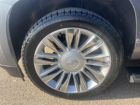 Used 2018 Cadillac Escalade Platinum image 5