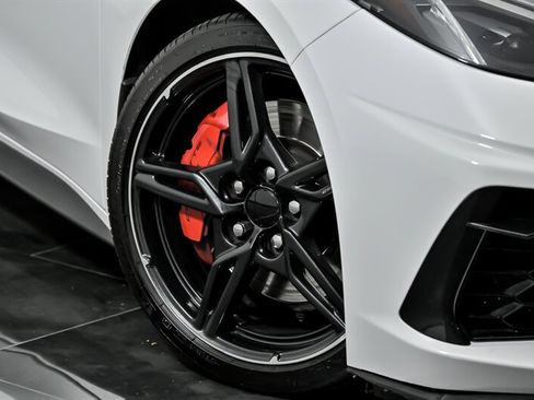 Used 2021 Chevrolet Corvette Stingray Coupe w/ Z51 Performance Package image 3