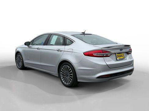 Used 2017 Ford Fusion Titanium image 3