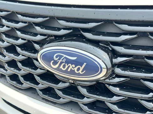 Used 2023 Ford Explorer ST-Line w/ Class IV Trailer Tow Package AWD/4WD image 11