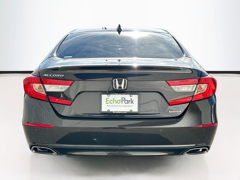 Used 2018 Honda Accord Touring image 7