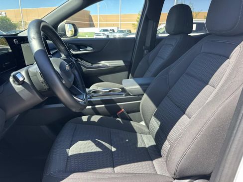 Used 2025 Chevrolet Equinox LT AWD/4WD image 16