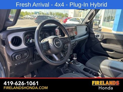 Used 2024 Jeep Wrangler Unlimited w/ Convenience Group AWD/4WD image 18