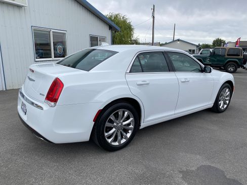 Used 2021 Chrysler 300 Touring L AWD/4WD image 6