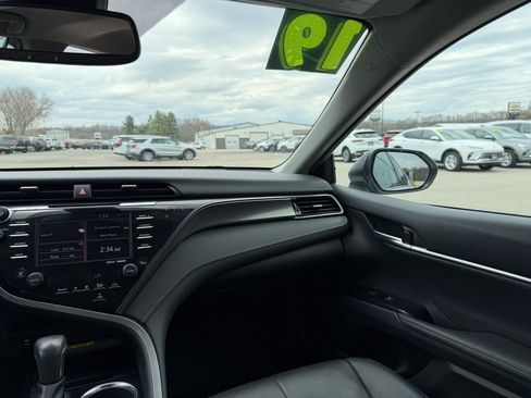 Used 2019 Toyota Camry XSE FWD image 18