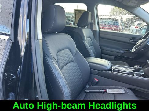Used 2025 Nissan Pathfinder SV FWD image 23